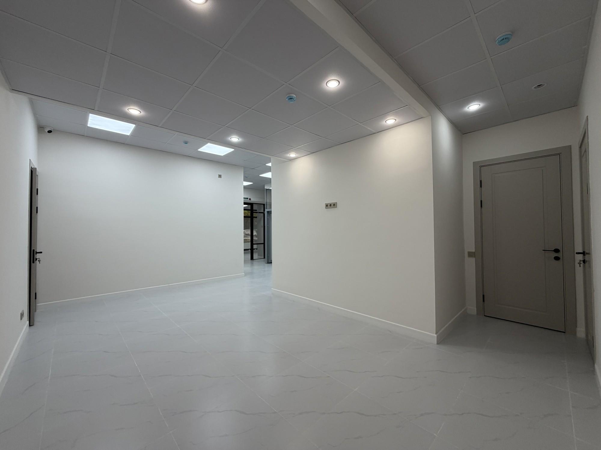 303 m² commercial space, Astana — photo 10