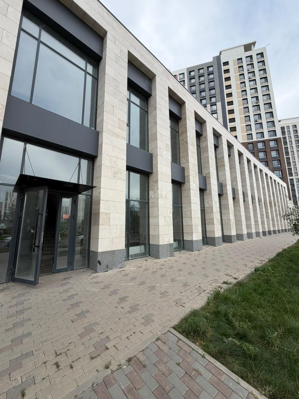 986 m² standalone commercial Commercial building, Astana — photo 3