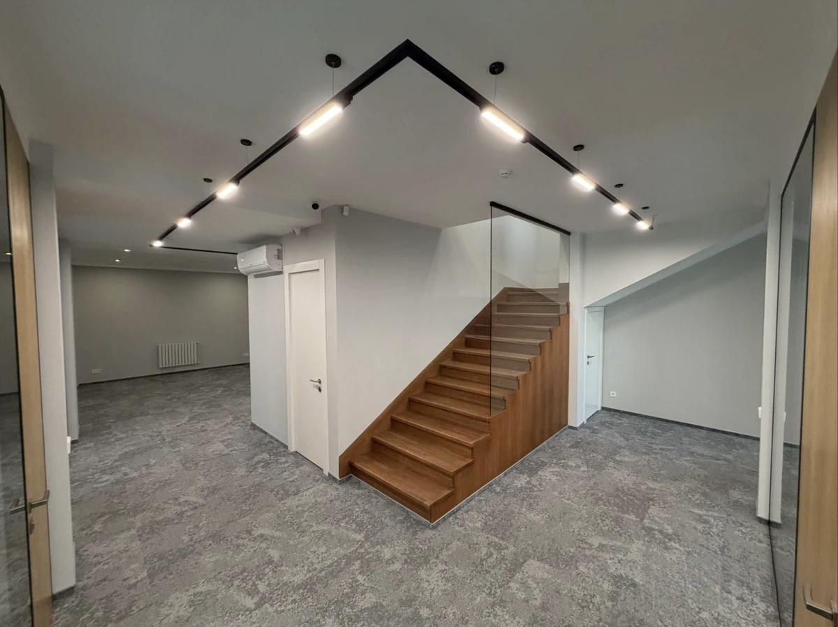 Коммерческое помещение 300.0 м², Астана