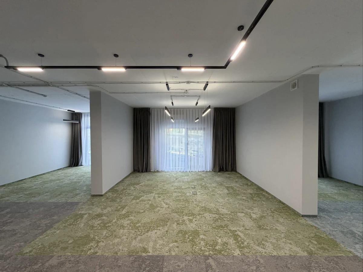 Коммерческое помещение 300.0 м², Астана