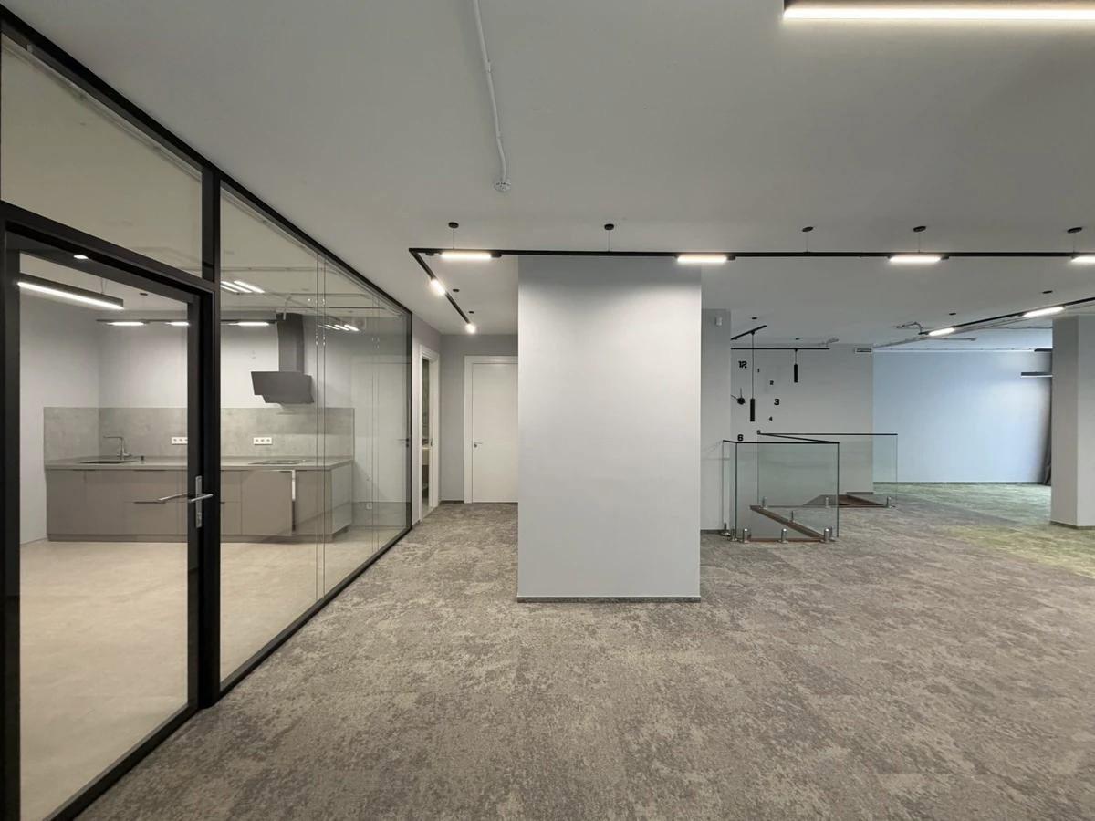 Коммерческое помещение 300.0 м², Астана