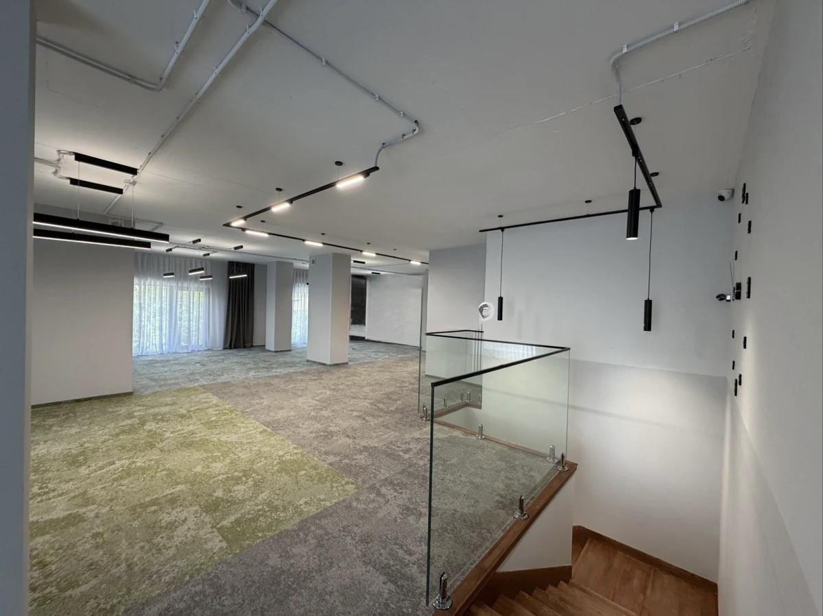 Коммерческое помещение 300.0 м², Астана