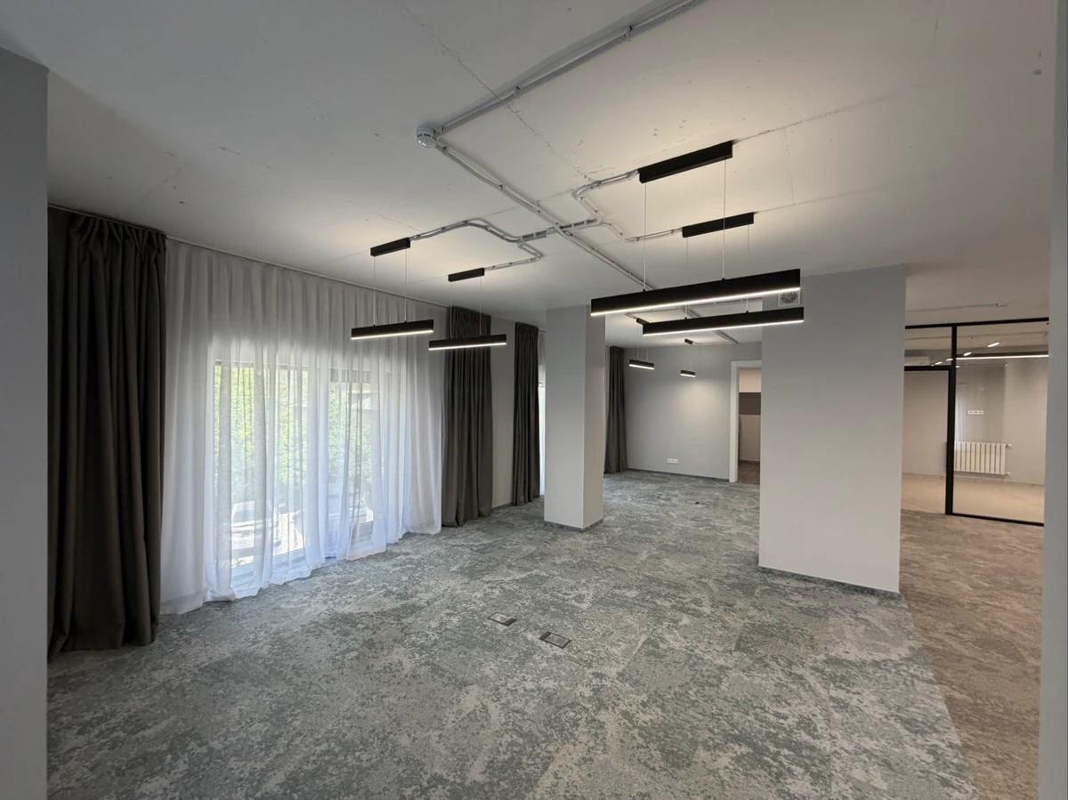 Коммерческое помещение 300.0 м², Астана