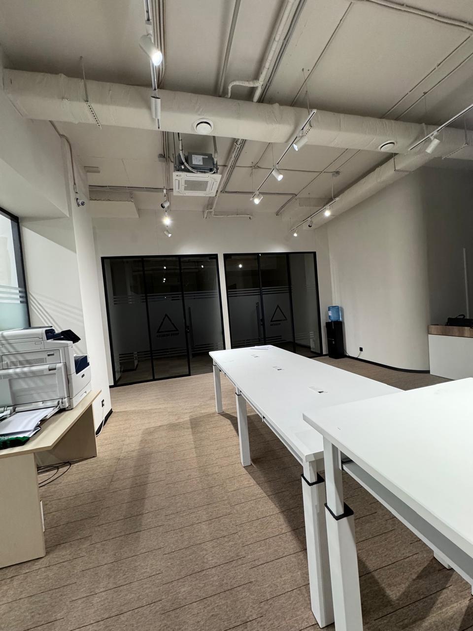 Коммерческое помещение 1008.7 м², Астана